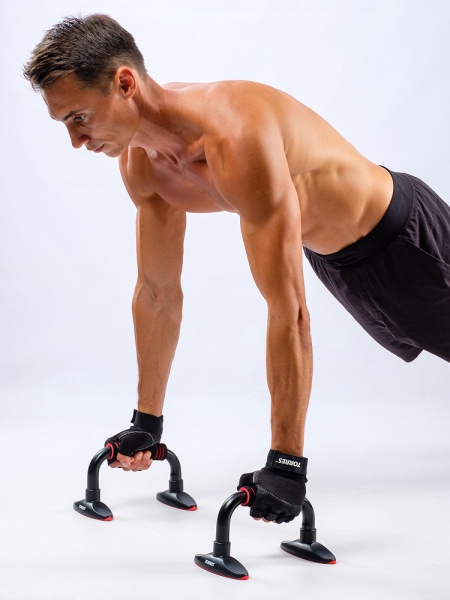 Упоры для отжимания Torres Push-Up Bars PL5015, металл, эрг. форма, съем. основания, черный/красный